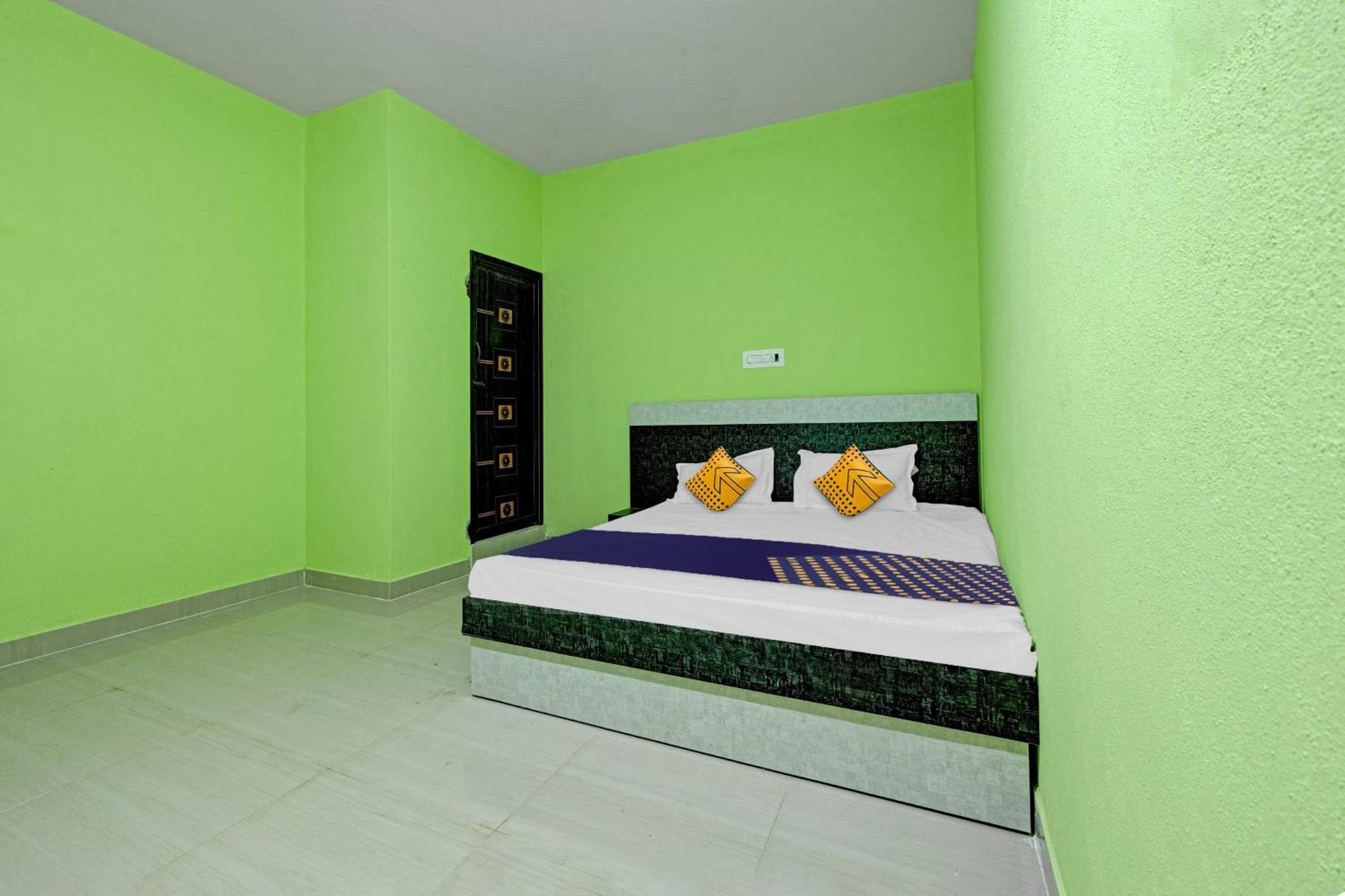 Spot On B R Comforts Krs Back Water Hotel Hosa Kannambādi Buitenkant foto