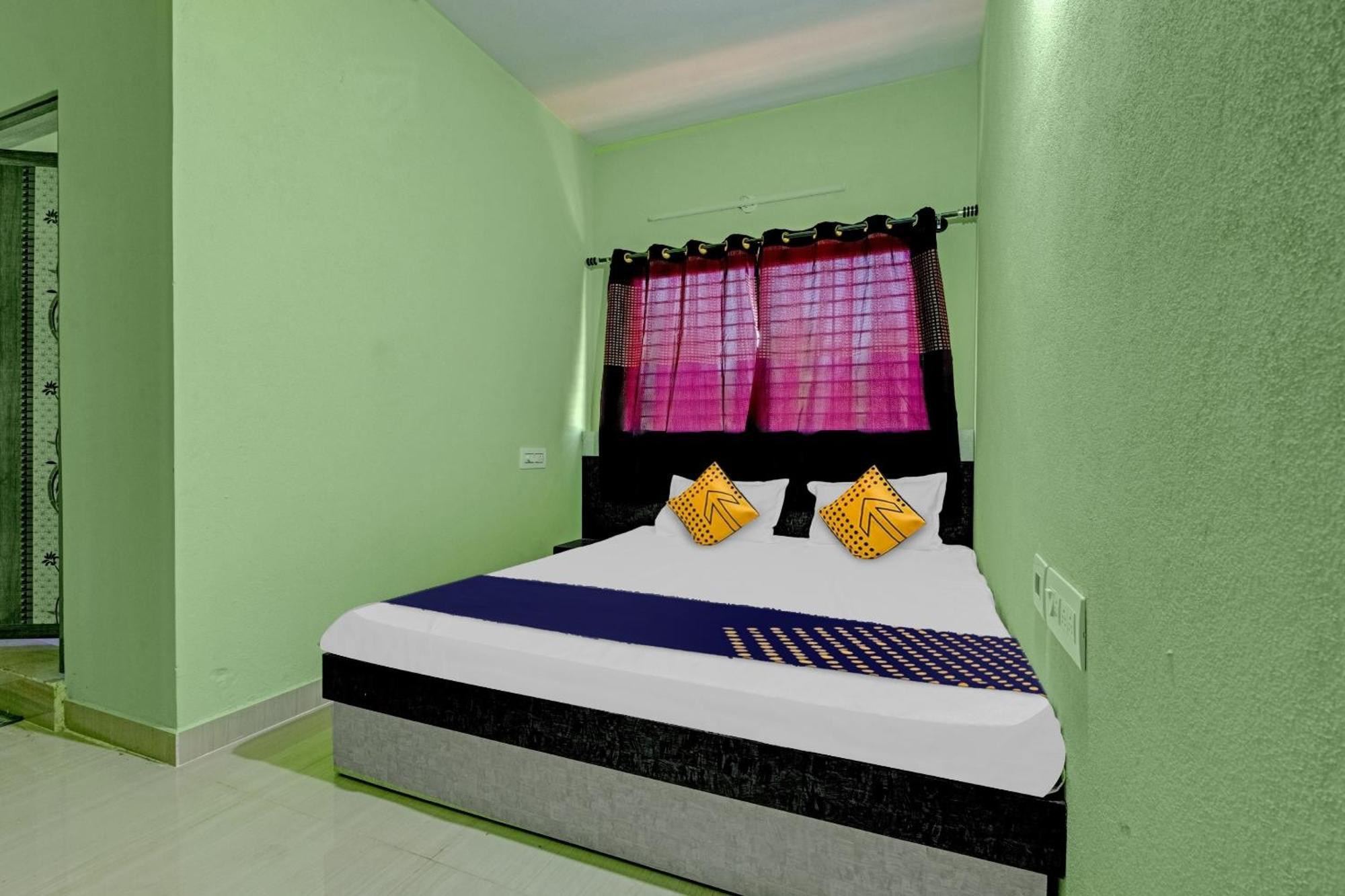 Spot On B R Comforts Krs Back Water Hotel Hosa Kannambādi Buitenkant foto