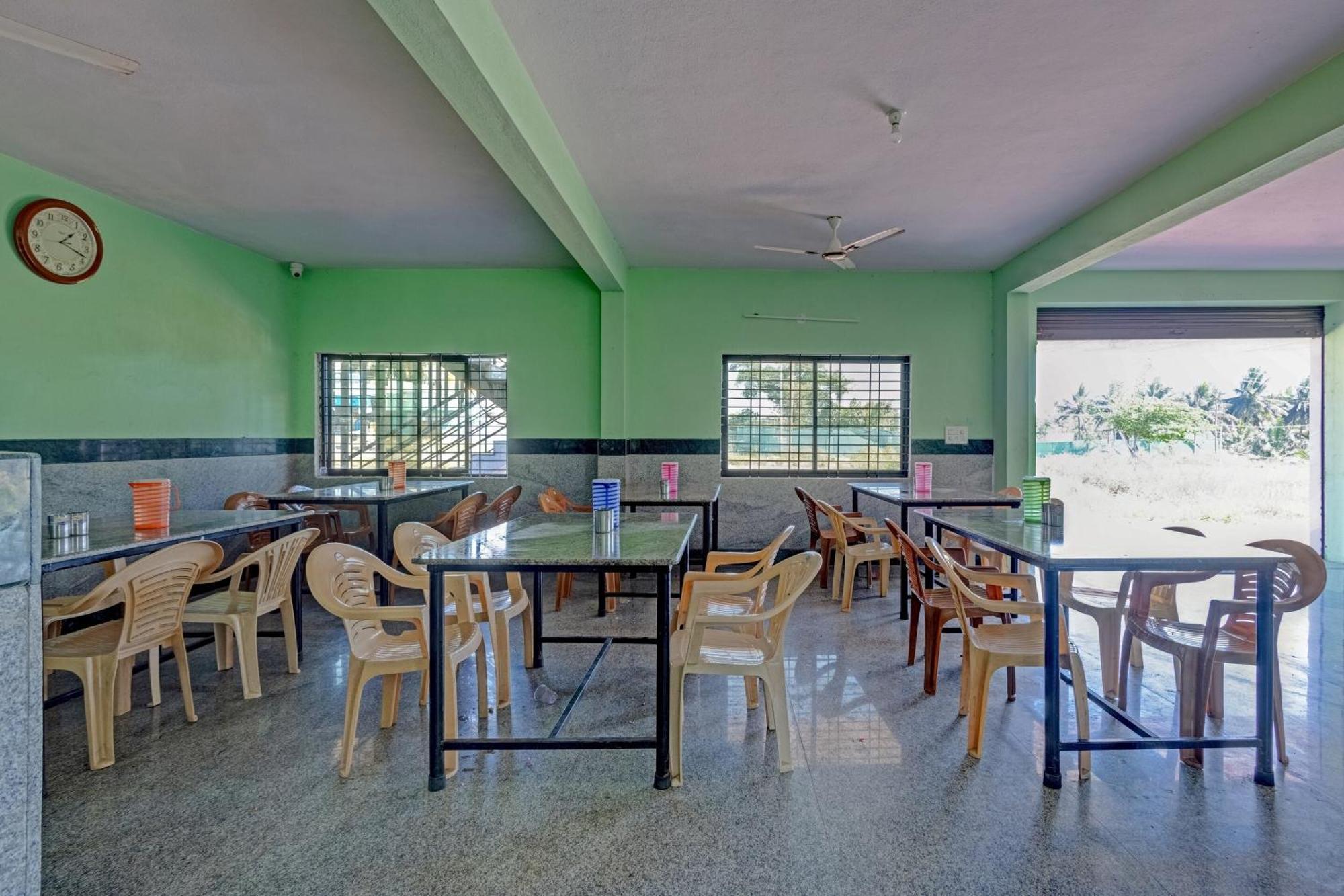 Spot On B R Comforts Krs Back Water Hotel Hosa Kannambādi Buitenkant foto