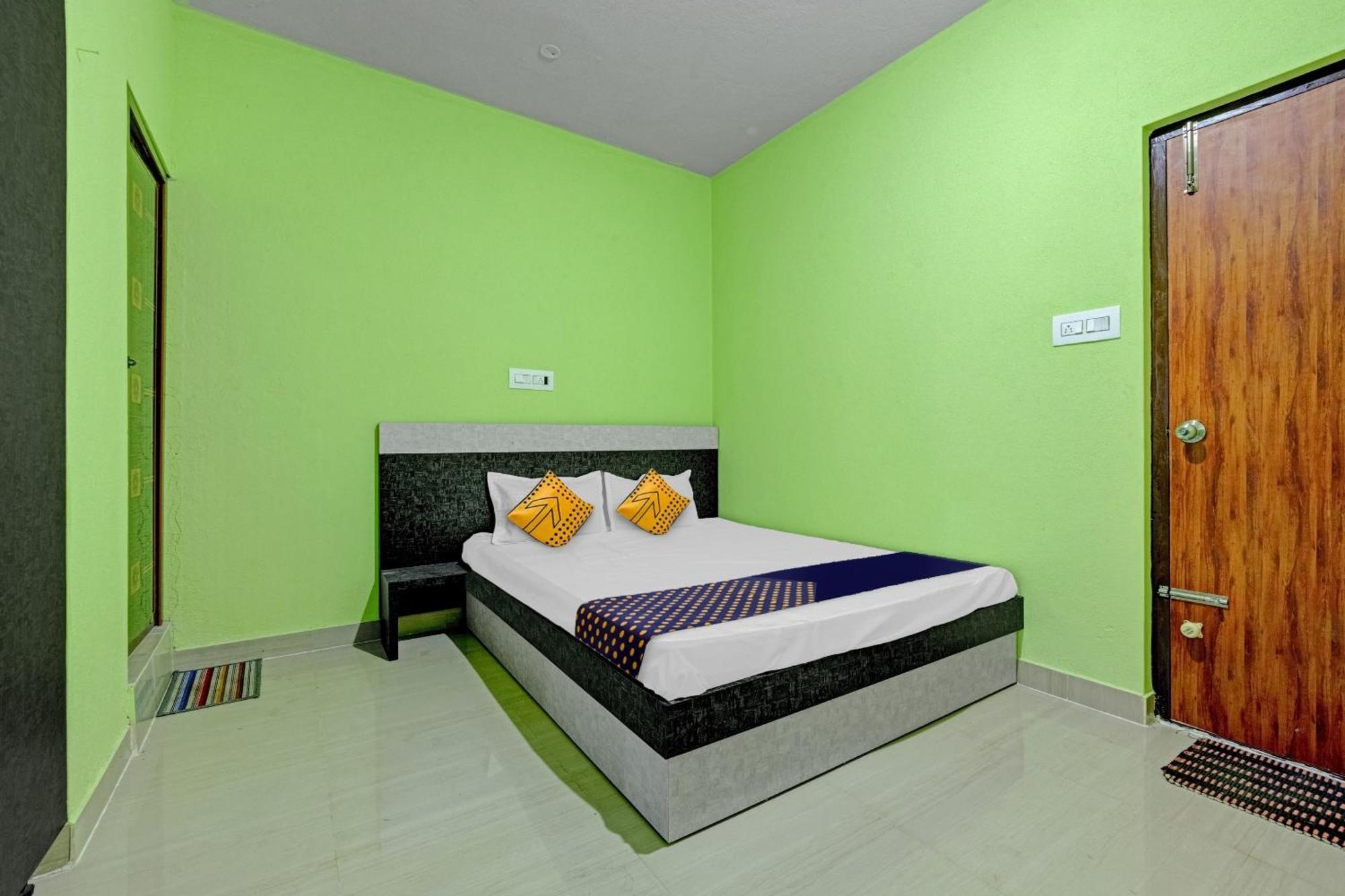 Spot On B R Comforts Krs Back Water Hotel Hosa Kannambādi Buitenkant foto