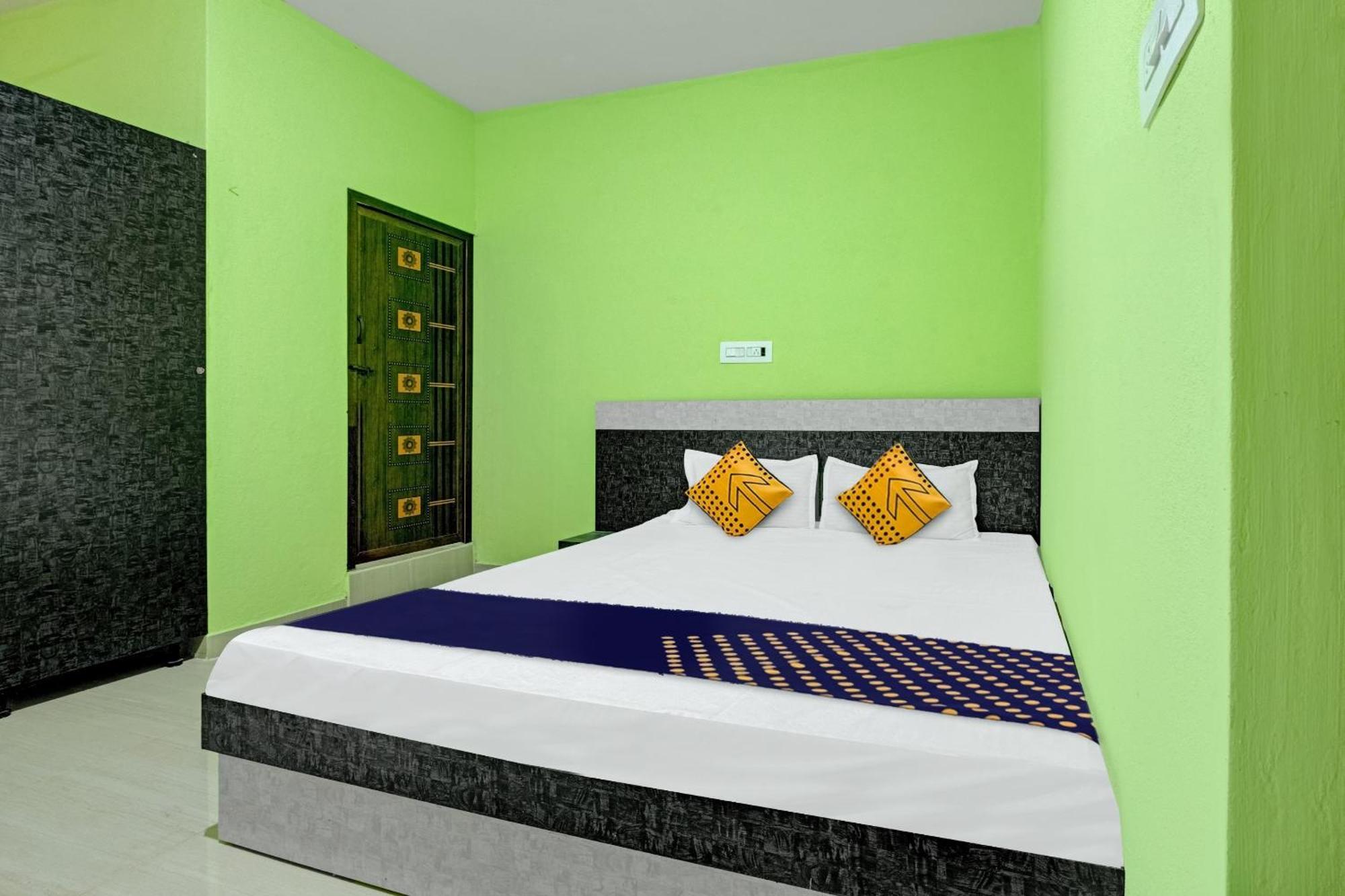 Spot On B R Comforts Krs Back Water Hotel Hosa Kannambādi Buitenkant foto