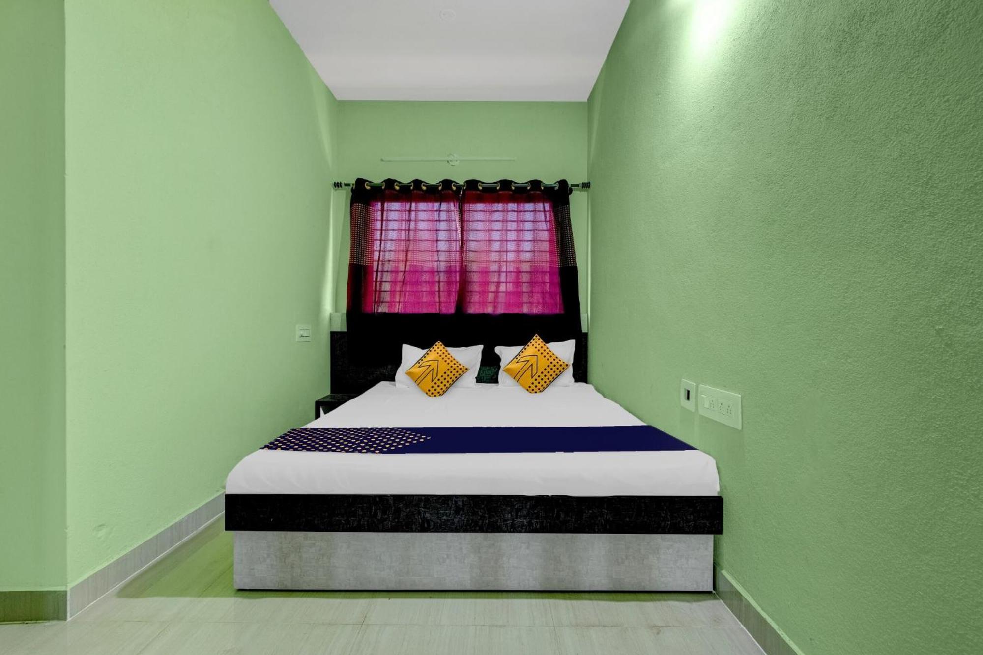Spot On B R Comforts Krs Back Water Hotel Hosa Kannambādi Buitenkant foto