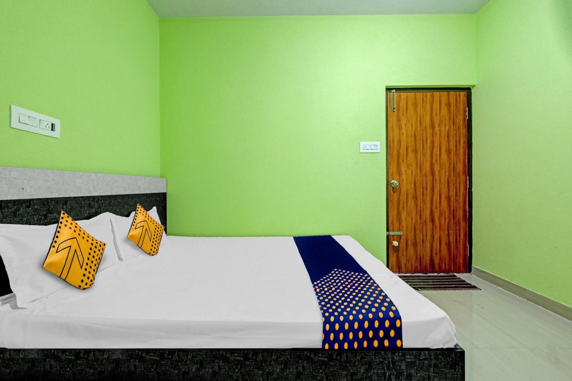 Spot On B R Comforts Krs Back Water Hotel Hosa Kannambādi Buitenkant foto