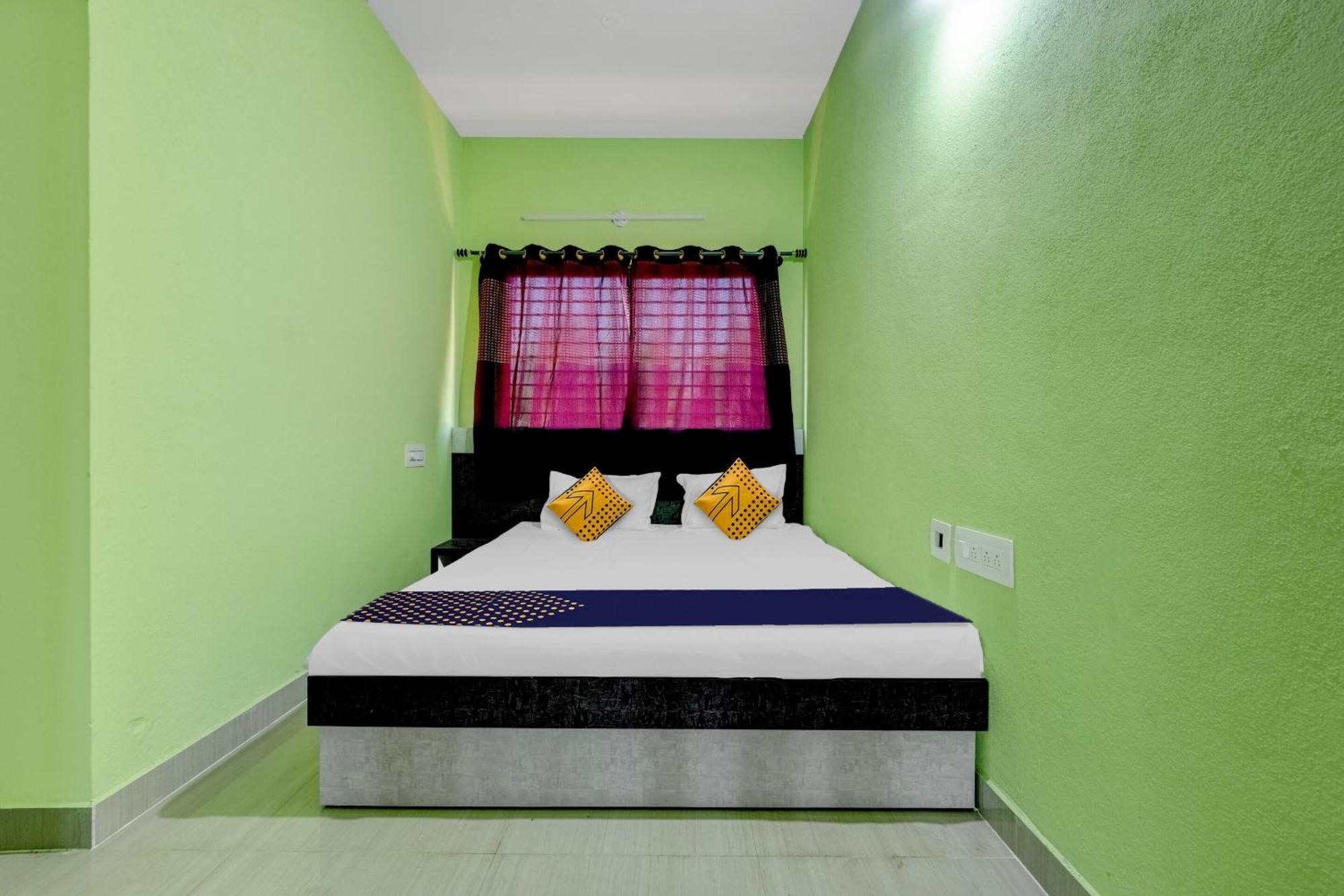 Spot On B R Comforts Krs Back Water Hotel Hosa Kannambādi Buitenkant foto