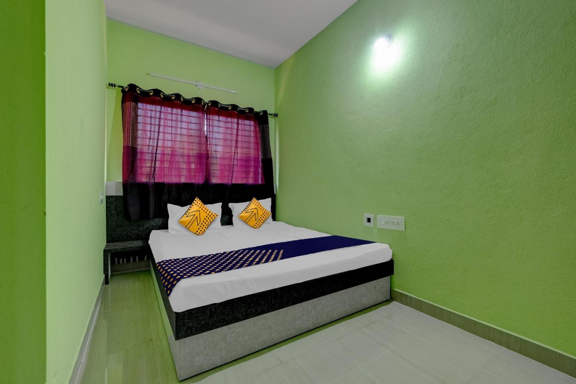 Spot On B R Comforts Krs Back Water Hotel Hosa Kannambādi Buitenkant foto