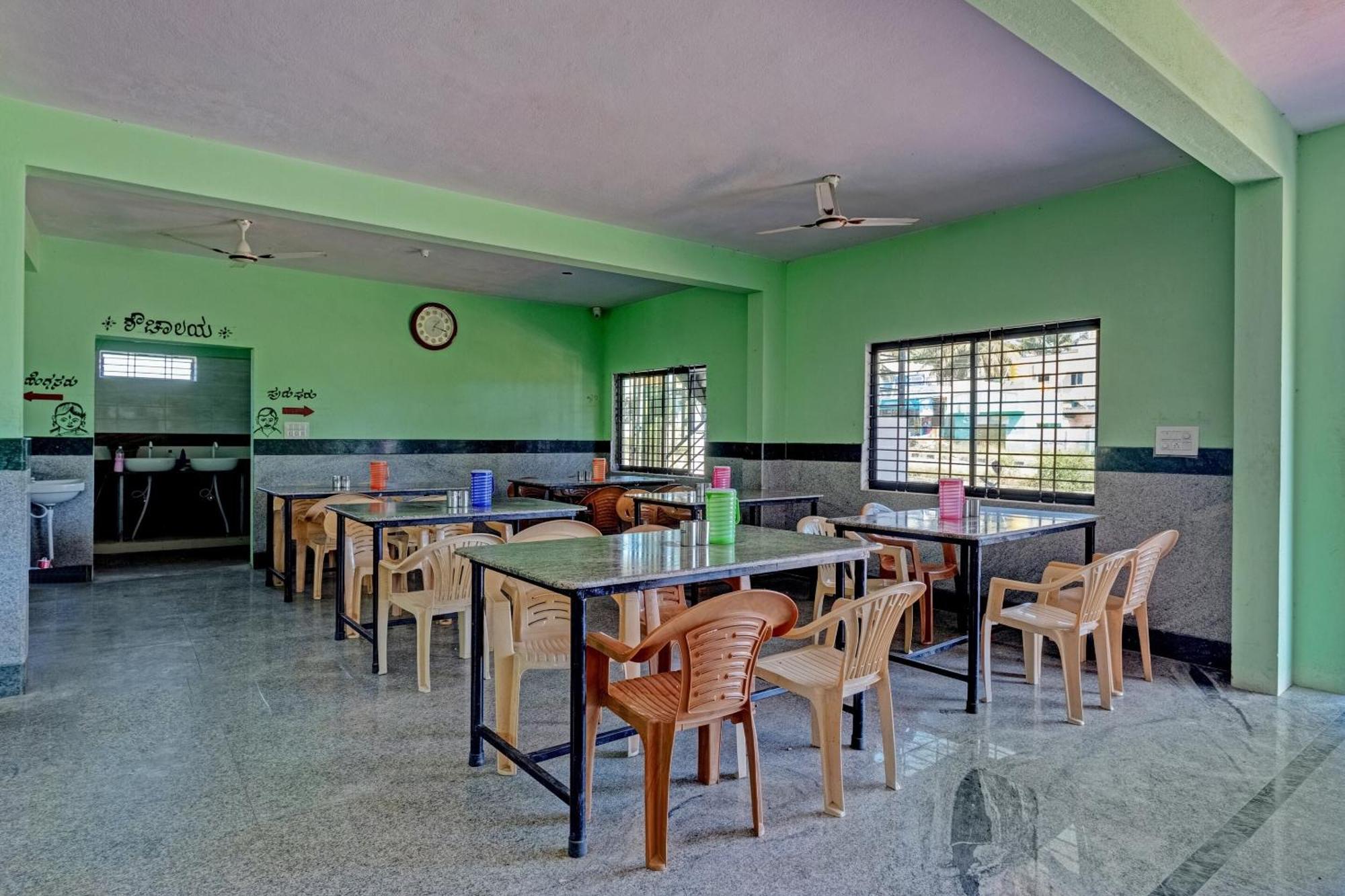 Spot On B R Comforts Krs Back Water Hotel Hosa Kannambādi Buitenkant foto